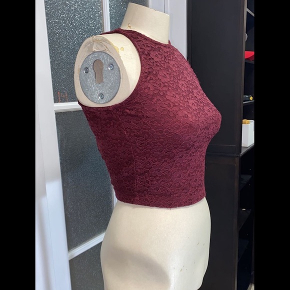 Lace Cropped Top - Picture 2 of 2